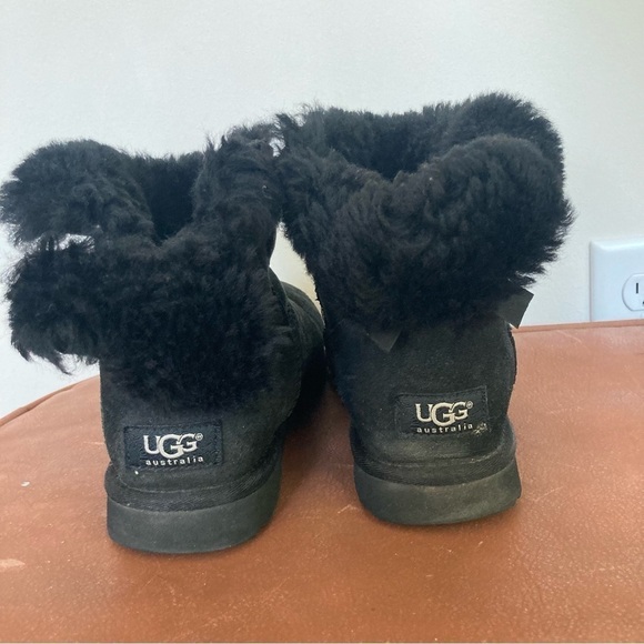 UGG | Bailey Mini Low Top Short Sheepskin Shearling Wool Bow Ankle Boot - Picture 4 of 8